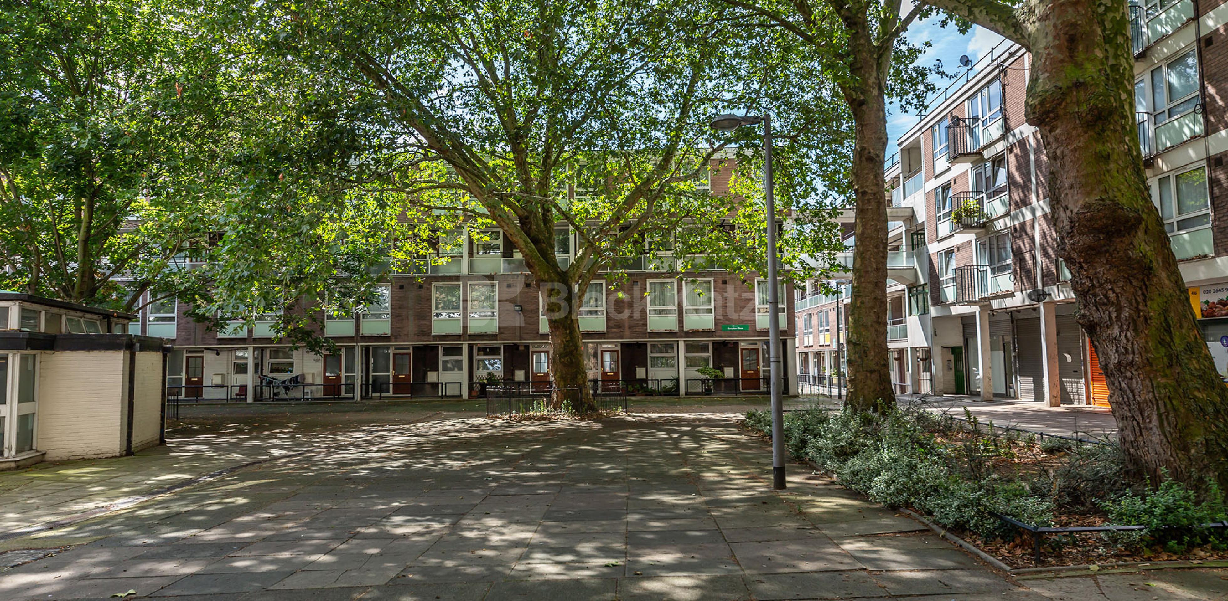 			4 Bedroom, 1 bath, 1 reception Flat			 Compton Close , Camden / Euston  NW1